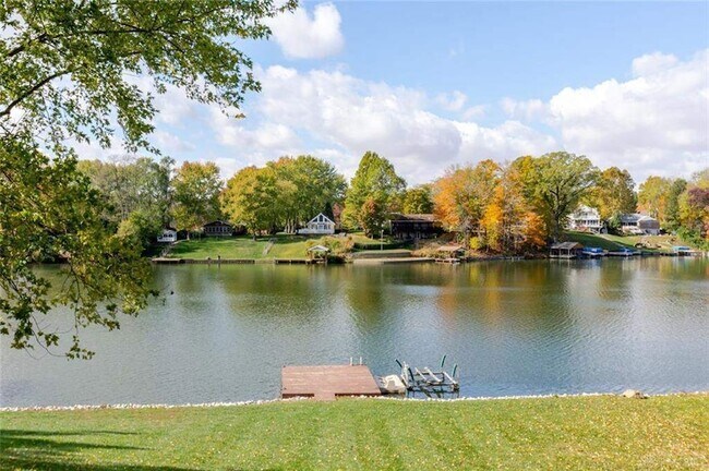 Building Photo - 679 Lakengren Dr