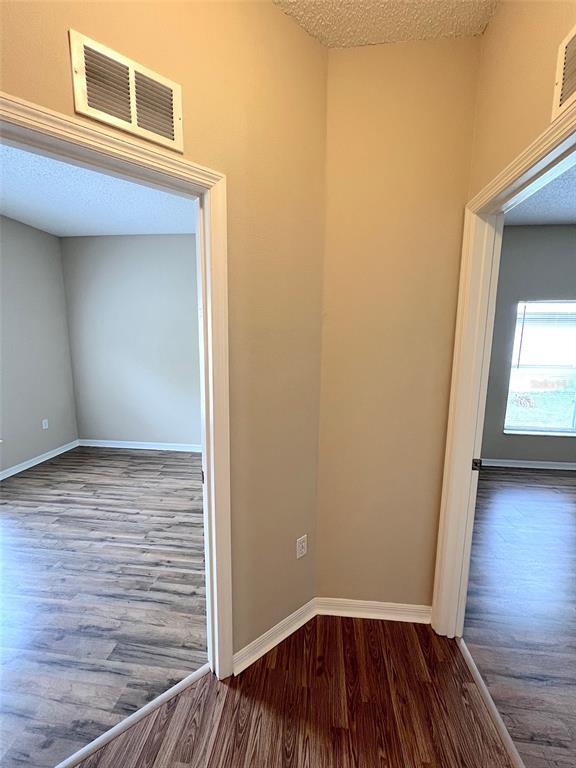 Building Photo - 36 Ripplewood Ln