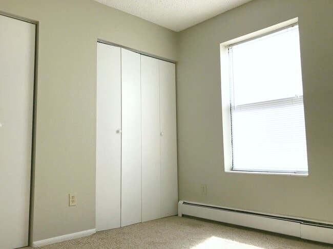 Building Photo - Spacious Condo in Secured Building – Prime...