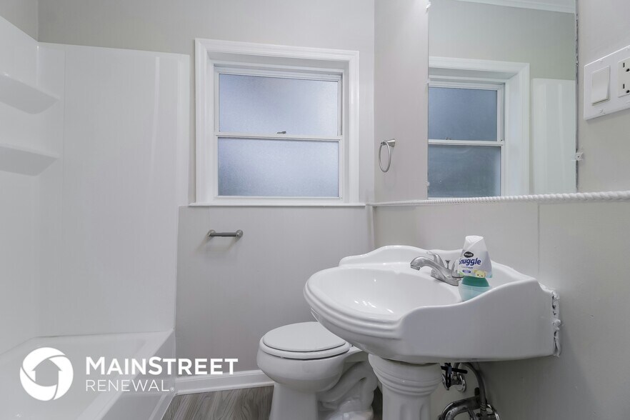 Building Photo - 5963 Bamboo Dr