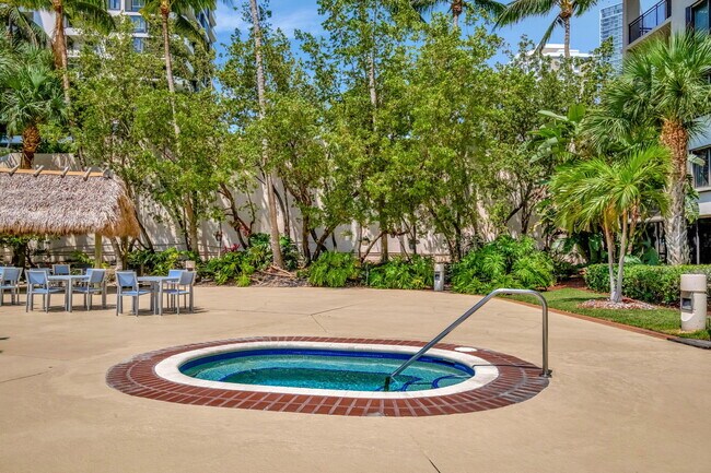 Building Photo - 540 Brickell Key Dr