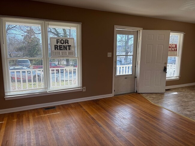 Building Photo - 3 Bedroom Convenient to A&T and Downtown Greensboro!