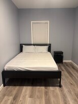 Building Photo - 4560 Persian Trl