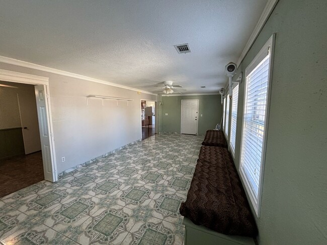 Building Photo - 11018 Sharpview Dr