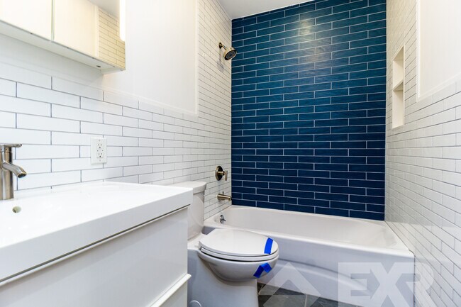 Building Photo - 18-28-28 George St