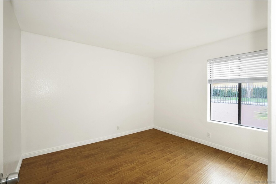 Building Photo - 433 Autumn Dr