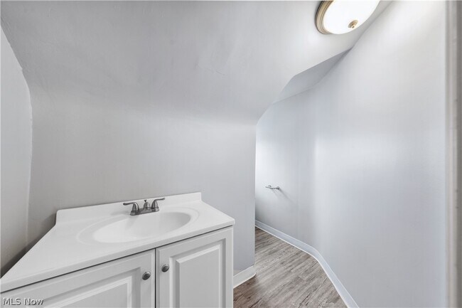 Building Photo - 3740 E 151st St