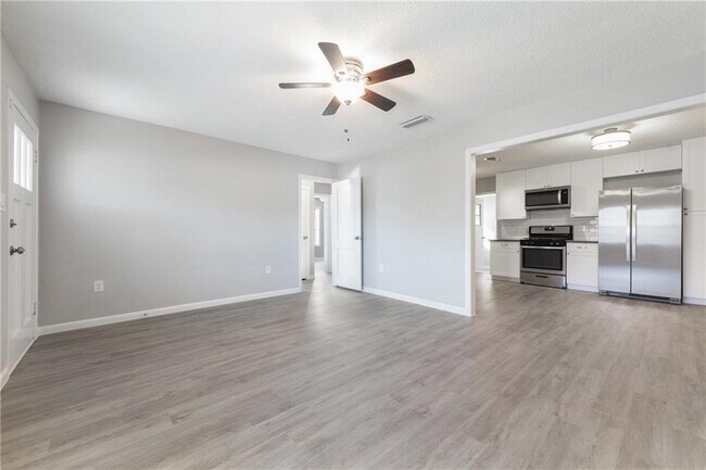 Building Photo - 4806 Pecan Springs Rd