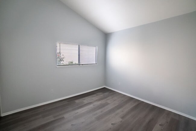 Building Photo - Charming 3 bedroom, 2 bathroom home in Hun...