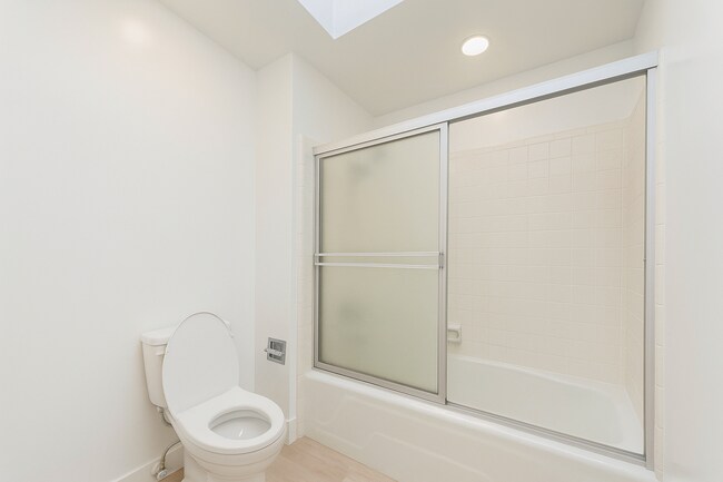Building Photo - Bright Contemporary Retreat in Golden Gate...