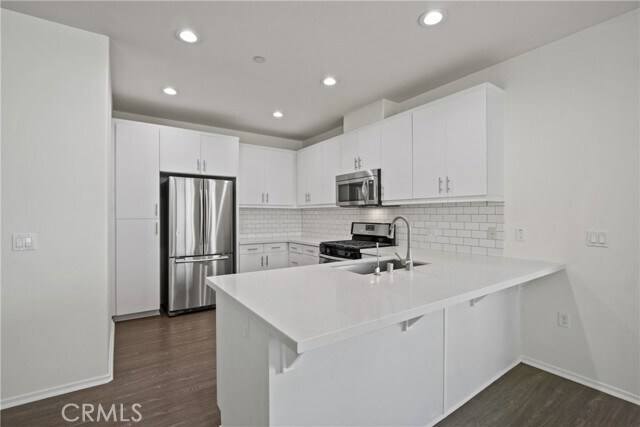 Building Photo - 524 S Anaheim Blvd