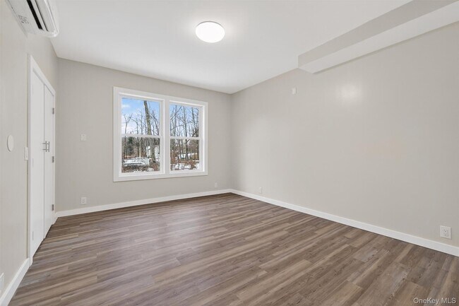 Building Photo - 303 Main St