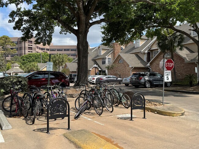 Building Photo - 2300 Old Spanish Trl