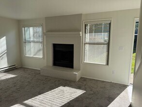 Building Photo - $500 off 1st Rent - Spacious 3 bedroom, 1.5 bathroom Townhouse, Lush Greenspace