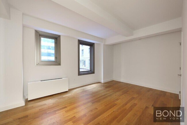 Building Photo - 101 W 55th St