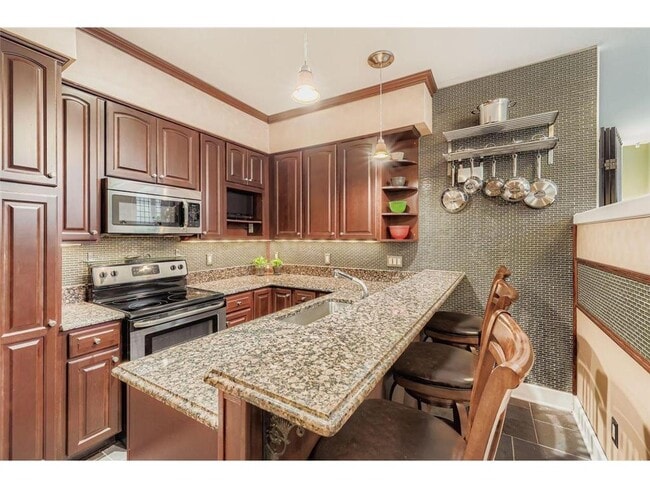 Building Photo - 2219 Pillsbury Ave