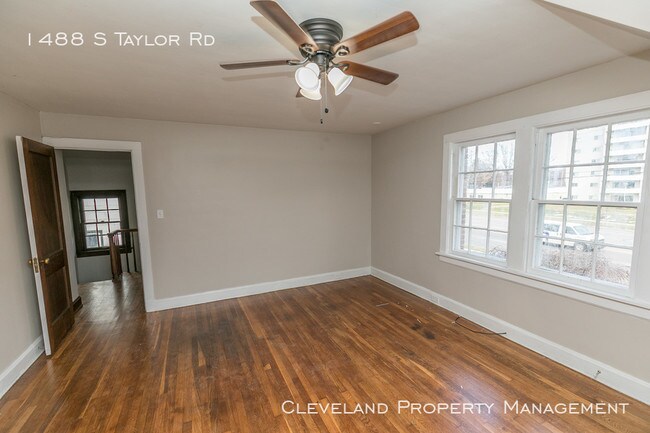 Building Photo - Charming 3 Bedroom Home
