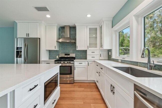 Building Photo - 340 Mehlenbacher Rd