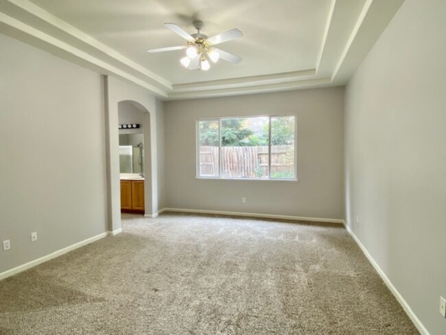 Building Photo - CLEAN AND SPACIOUS 4 BED, 2 BATH, 3 CAR GA...