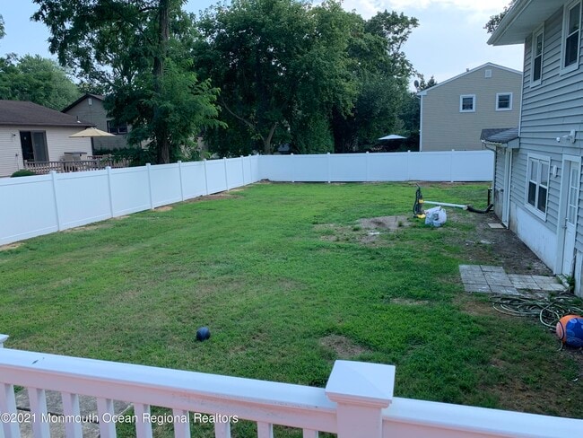Building Photo - 135 Ampere Ave
