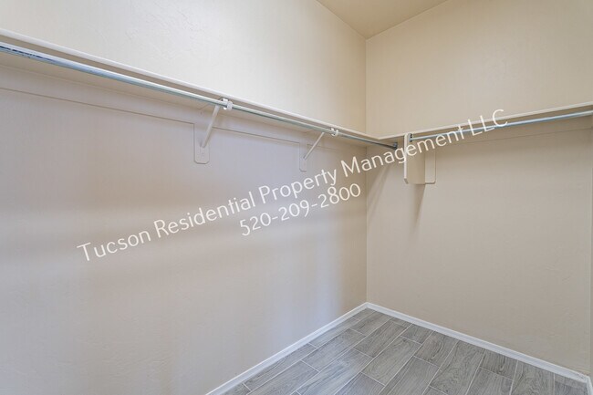 Building Photo - 4923 E Chickweed Dr