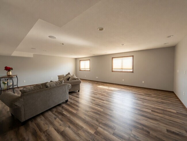 Building Photo - Awesome 4Bed 3Bath Home in Watertown!