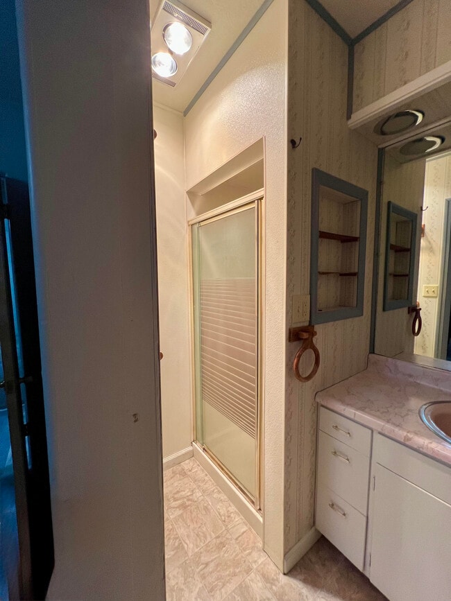 Building Photo - 300 E Lake St