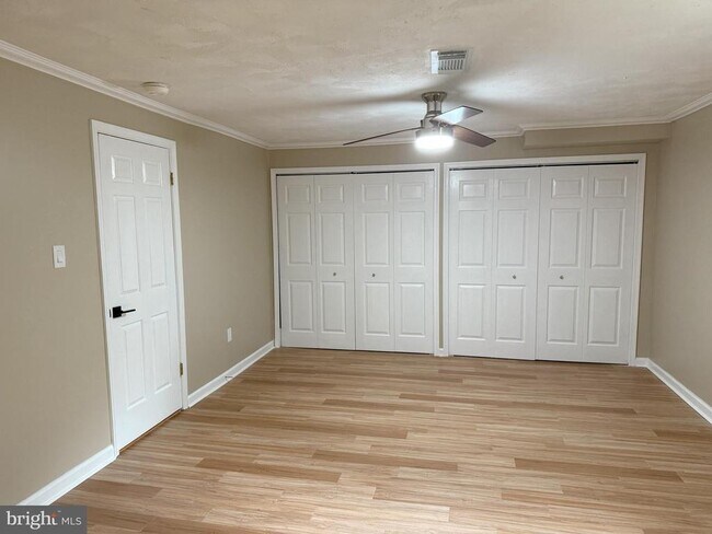 Building Photo - 10909 Clara Barton Ct