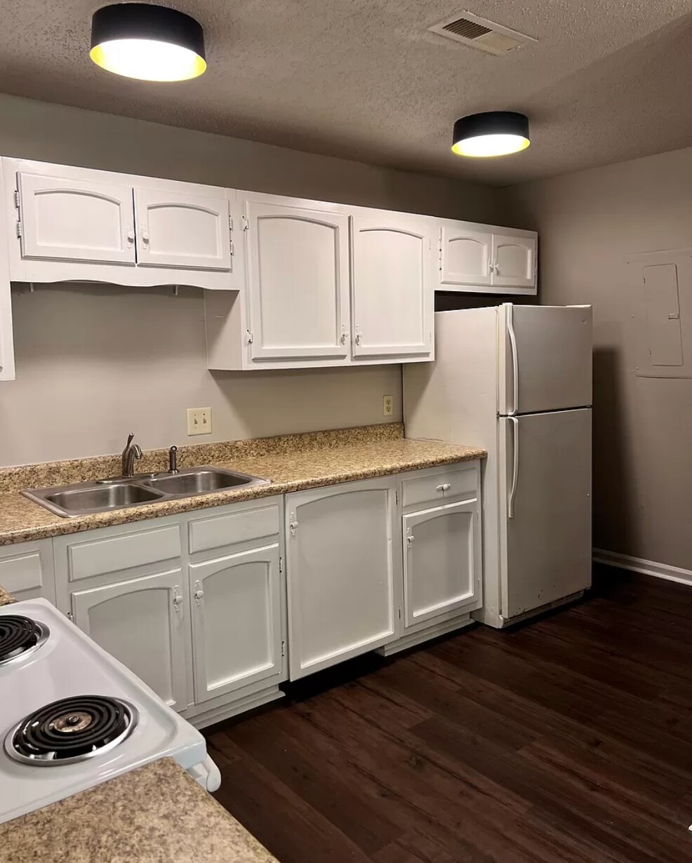 Building Photo - 511 Poplar St