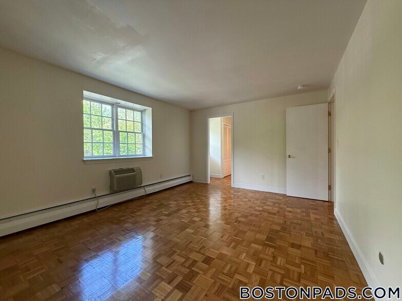 Building Photo - 32 Worthen Rd