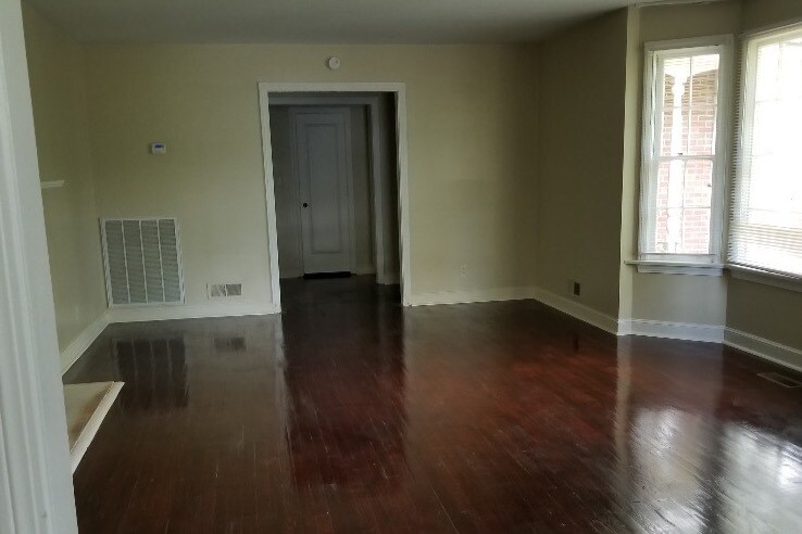 Building Photo - 111 Canyon Dr