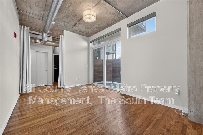 Building Photo - 3201 Shoshone St