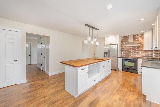 Building Photo - 125 Fieldstone Dr