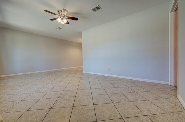 Building Photo - 7803 Lazy Ln
