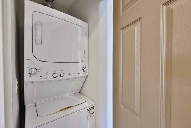 Building Photo - 3758-3764 Louisiana St