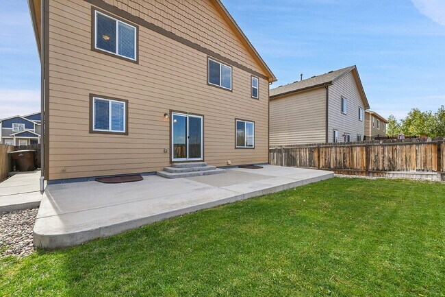 Building Photo - $2,145.00, 4-bed, 2.5-bath located in Colo...