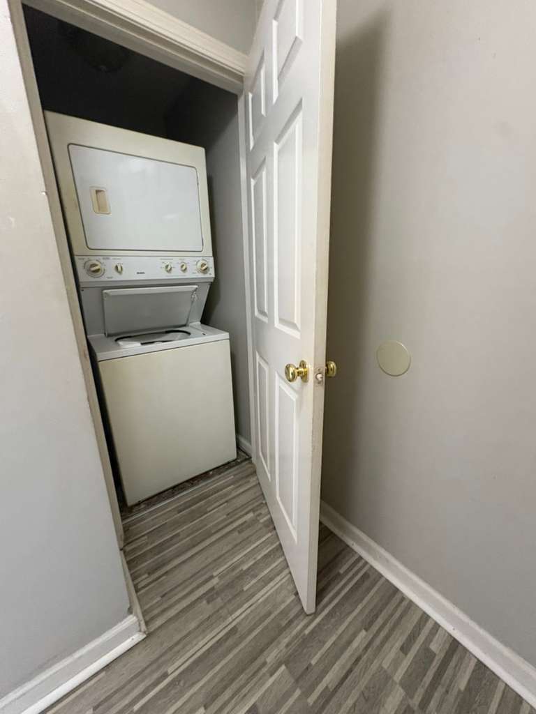 Building Photo - 129 Main St