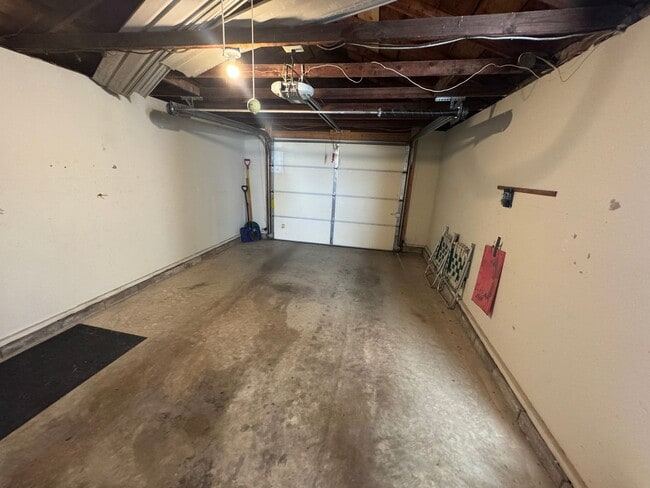 Building Photo - Cozy 2 Bedroom 1 Bath Home