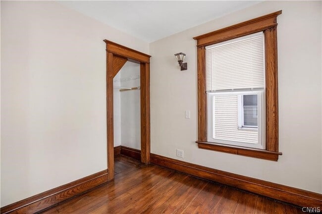 Building Photo - 37 Niagara St