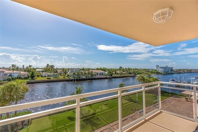 Building Photo - 1160 Hillsboro Mile