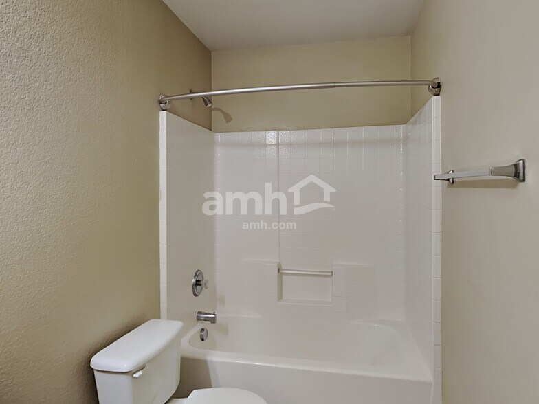 Building Photo - 7232 Lindentree Ln