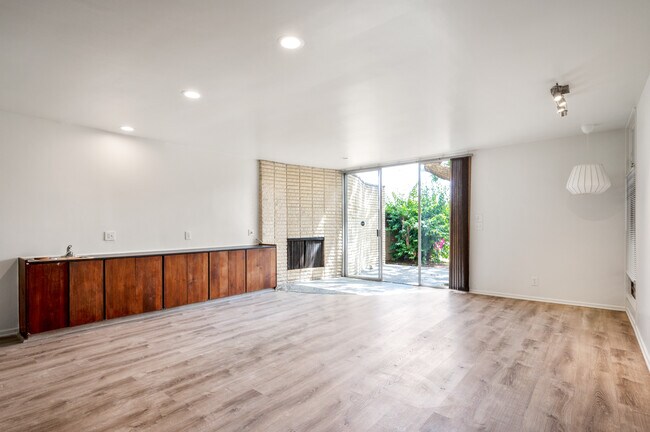 Building Photo - 1320 23rd St