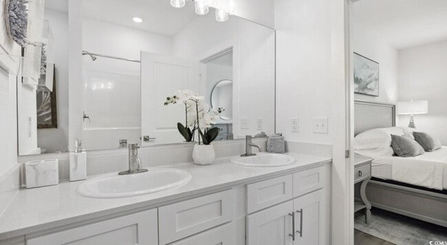 Building Photo - 31 Quaker Rdg Dr