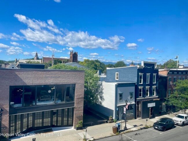 Building Photo - 428 Warren St