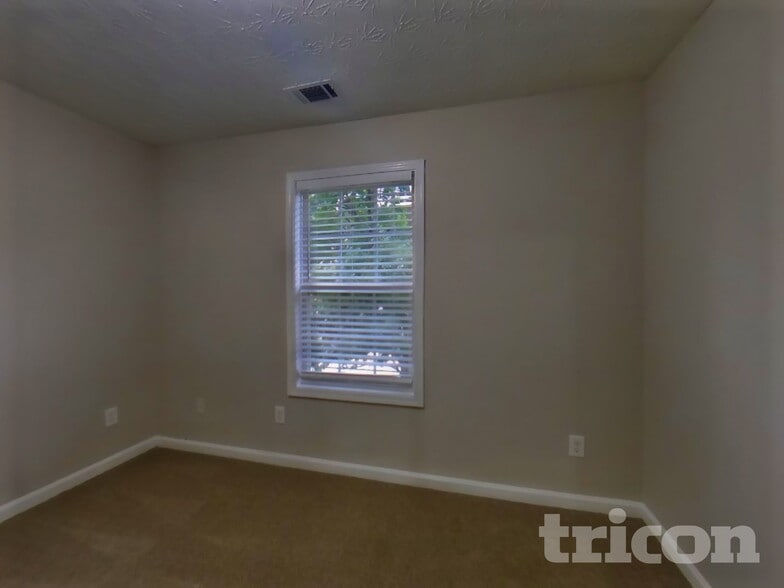Building Photo - 338 Shadowbrooke Cir SW