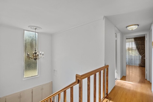Building Photo - 5282 Lindley Ave