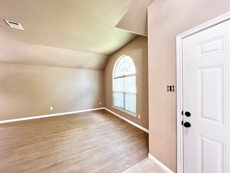 Building Photo - 2513 Slalom Dr