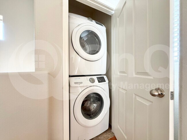 Building Photo - 900 S 94th St