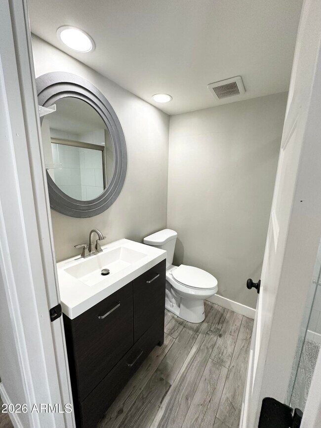 Building Photo - 2220 E Heatherbrae Dr