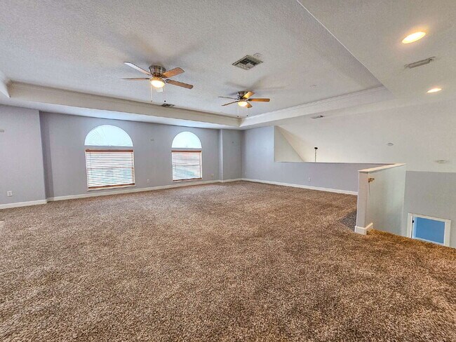 Building Photo - Waterfront Pool Home in Desirable Sunset Lakes